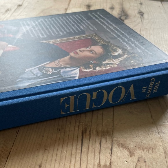 NWT The Crown In Vogue Large Coffee Table Book - Picture 8 of 13